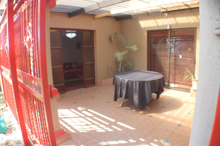5 Bedroom Property for Sale in Mid Ennerdale Gauteng