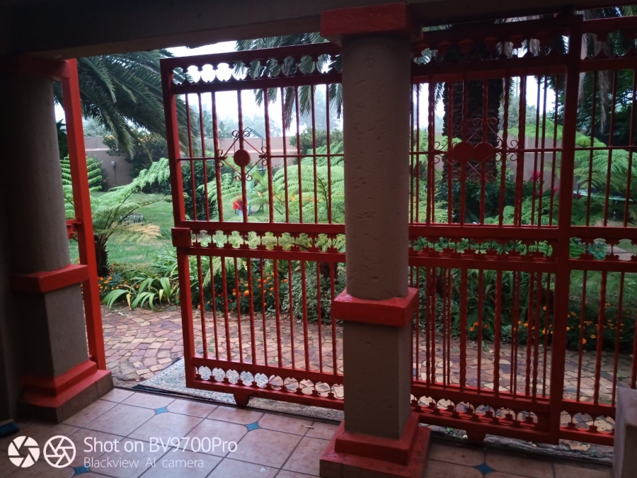 5 Bedroom Property for Sale in Mid Ennerdale Gauteng