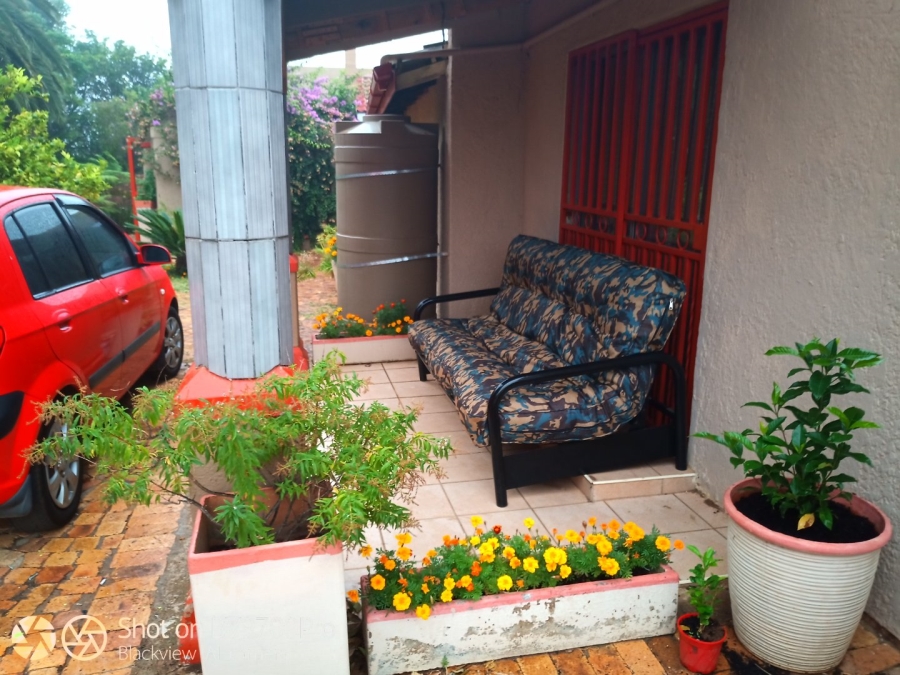 5 Bedroom Property for Sale in Mid Ennerdale Gauteng