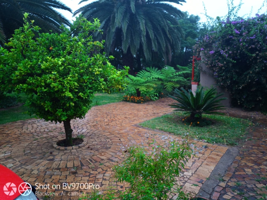 5 Bedroom Property for Sale in Mid Ennerdale Gauteng