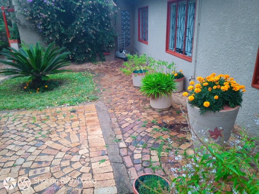 5 Bedroom Property for Sale in Mid Ennerdale Gauteng