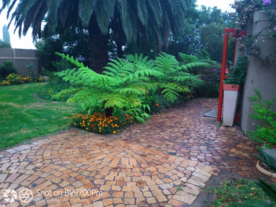 5 Bedroom Property for Sale in Mid Ennerdale Gauteng