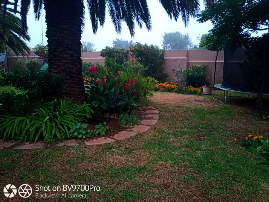 5 Bedroom Property for Sale in Mid Ennerdale Gauteng