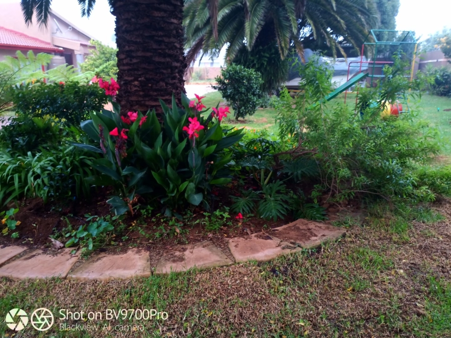 5 Bedroom Property for Sale in Mid Ennerdale Gauteng