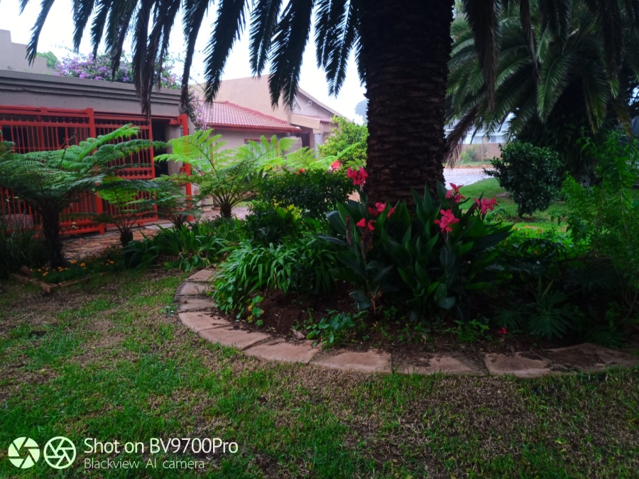 5 Bedroom Property for Sale in Mid Ennerdale Gauteng