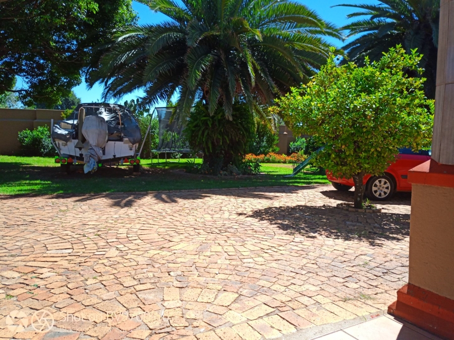 5 Bedroom Property for Sale in Mid Ennerdale Gauteng