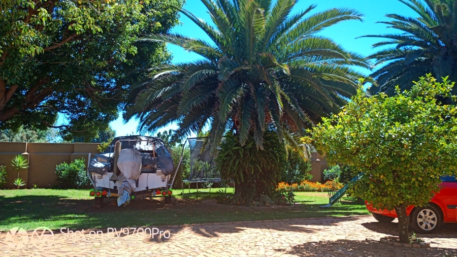 5 Bedroom Property for Sale in Mid Ennerdale Gauteng