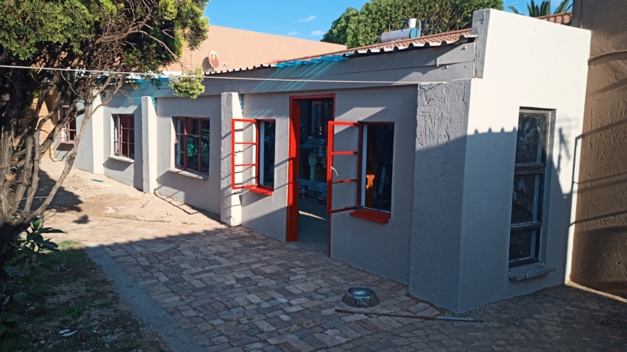 5 Bedroom Property for Sale in Mid Ennerdale Gauteng