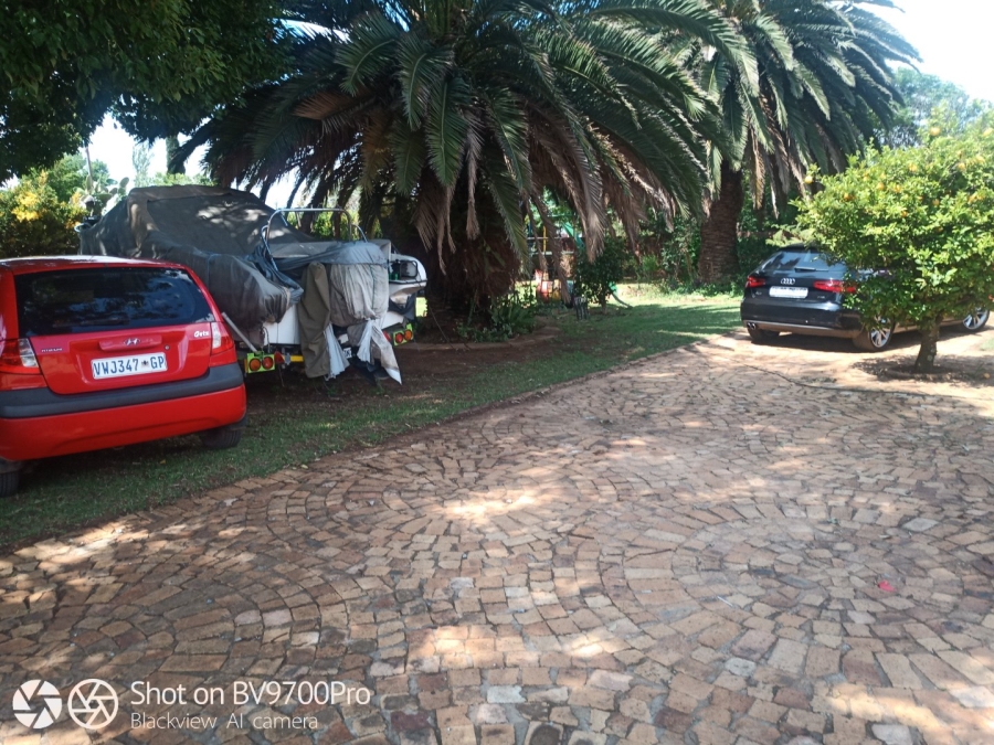 5 Bedroom Property for Sale in Mid Ennerdale Gauteng