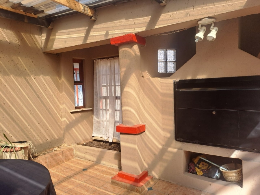 5 Bedroom Property for Sale in Mid Ennerdale Gauteng