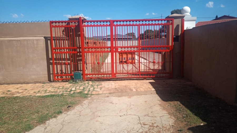 5 Bedroom Property for Sale in Mid Ennerdale Gauteng