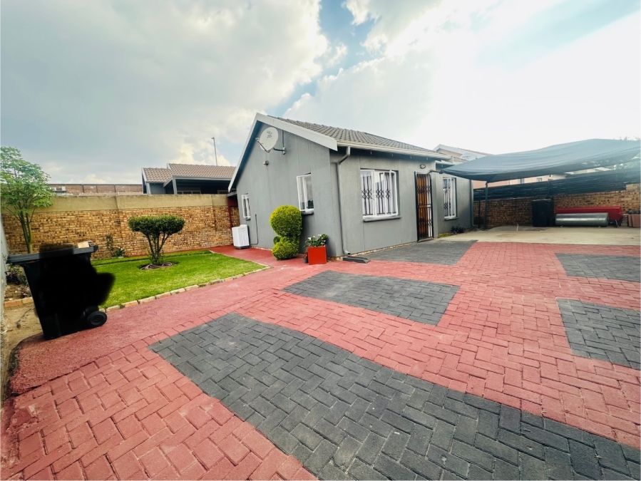 2 Bedroom Property for Sale in Cosmo City Gauteng