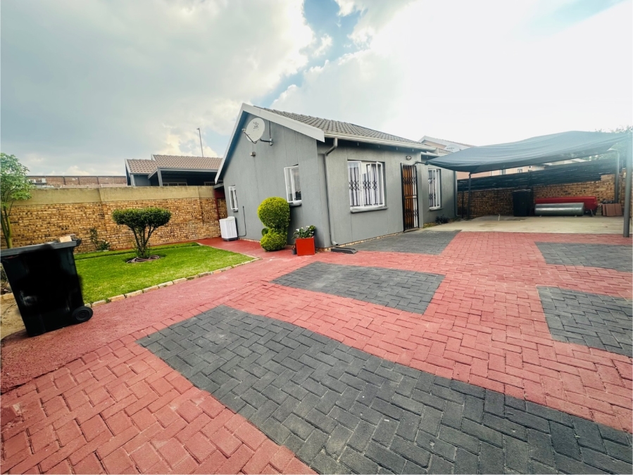 2 Bedroom Property for Sale in Cosmo City Gauteng