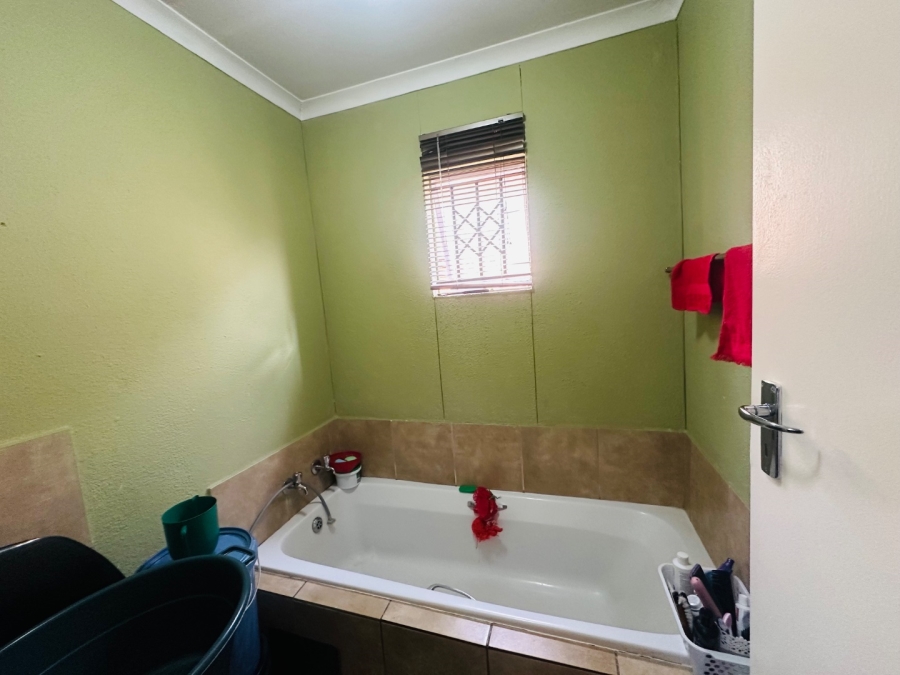 2 Bedroom Property for Sale in Cosmo City Gauteng