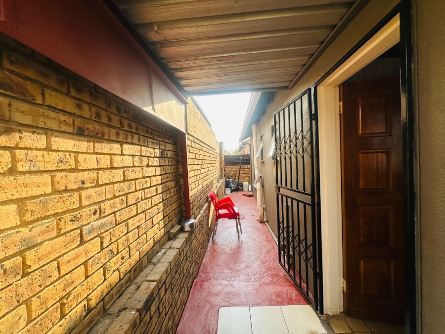 2 Bedroom Property for Sale in Cosmo City Gauteng