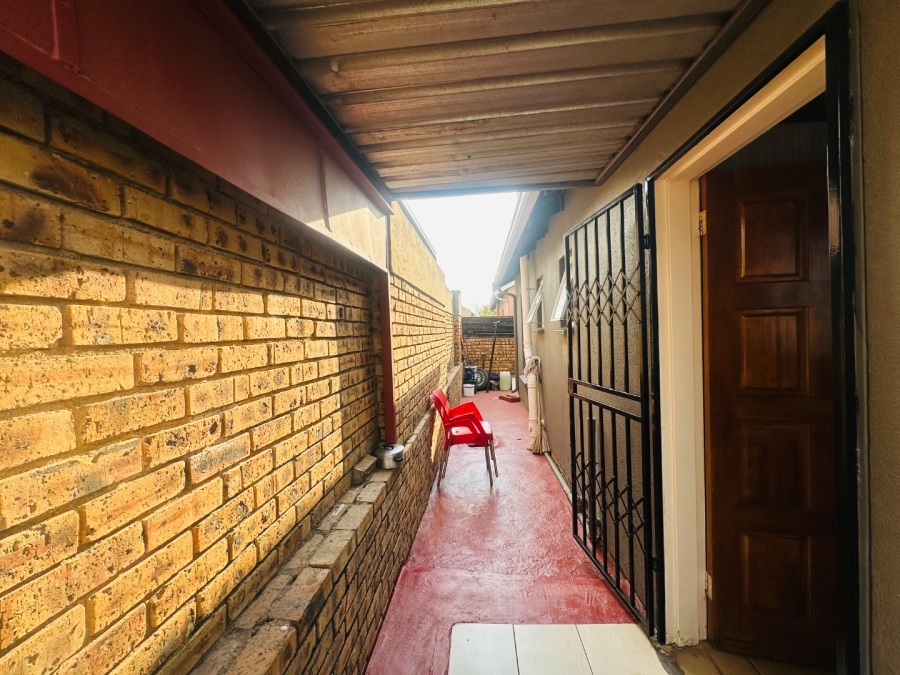 2 Bedroom Property for Sale in Cosmo City Gauteng
