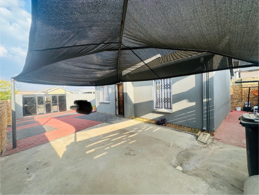 2 Bedroom Property for Sale in Cosmo City Gauteng
