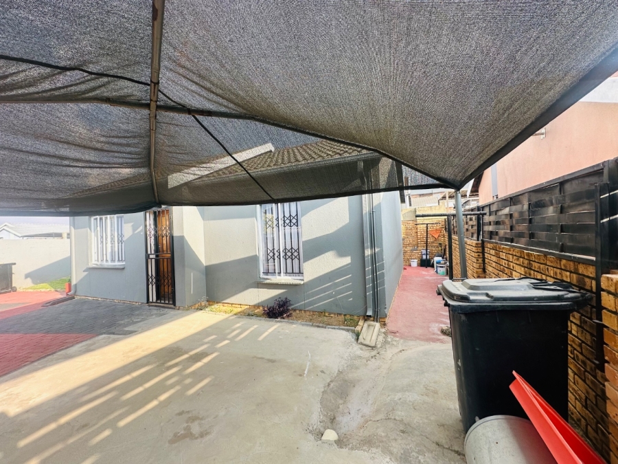 2 Bedroom Property for Sale in Cosmo City Gauteng