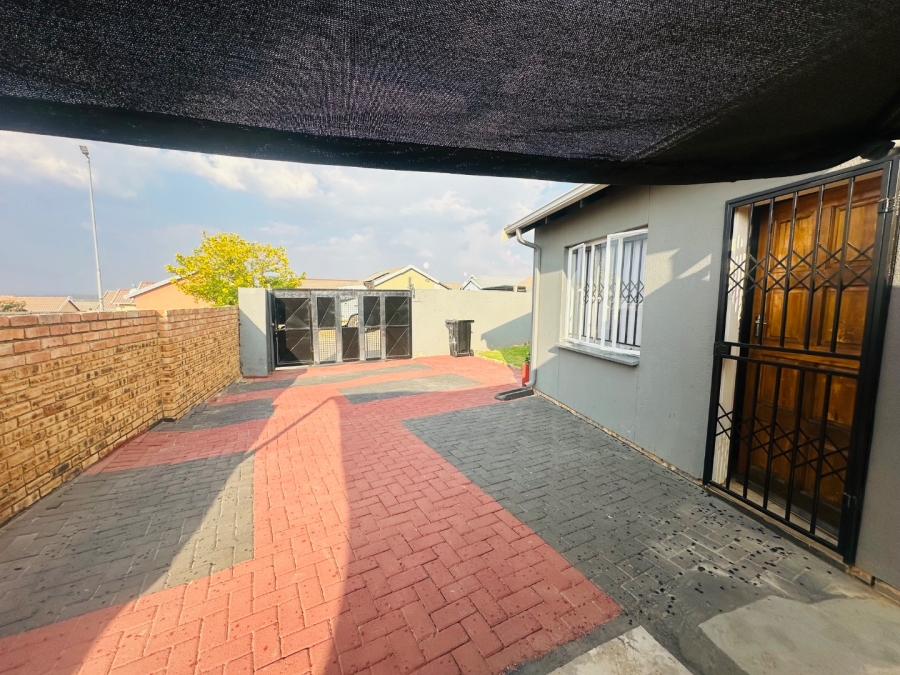 2 Bedroom Property for Sale in Cosmo City Gauteng