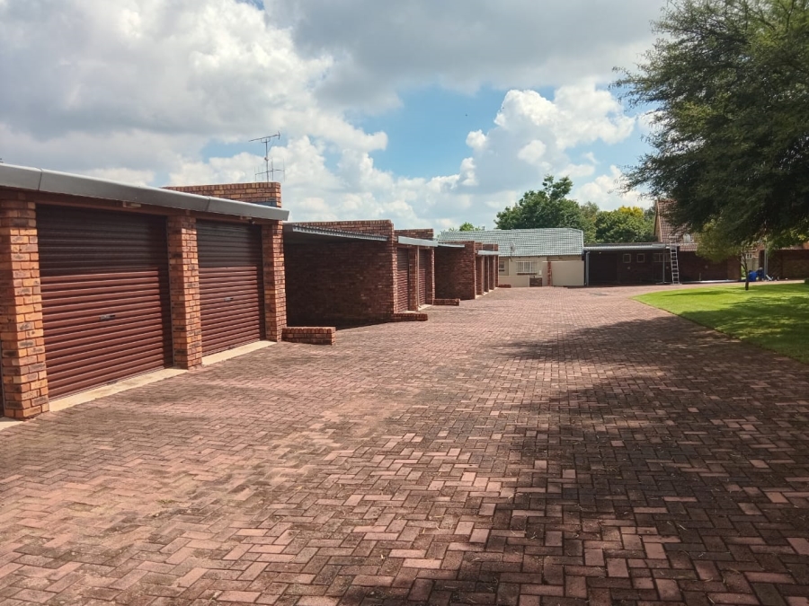 2 Bedroom Property for Sale in Erasmuskloof Gauteng