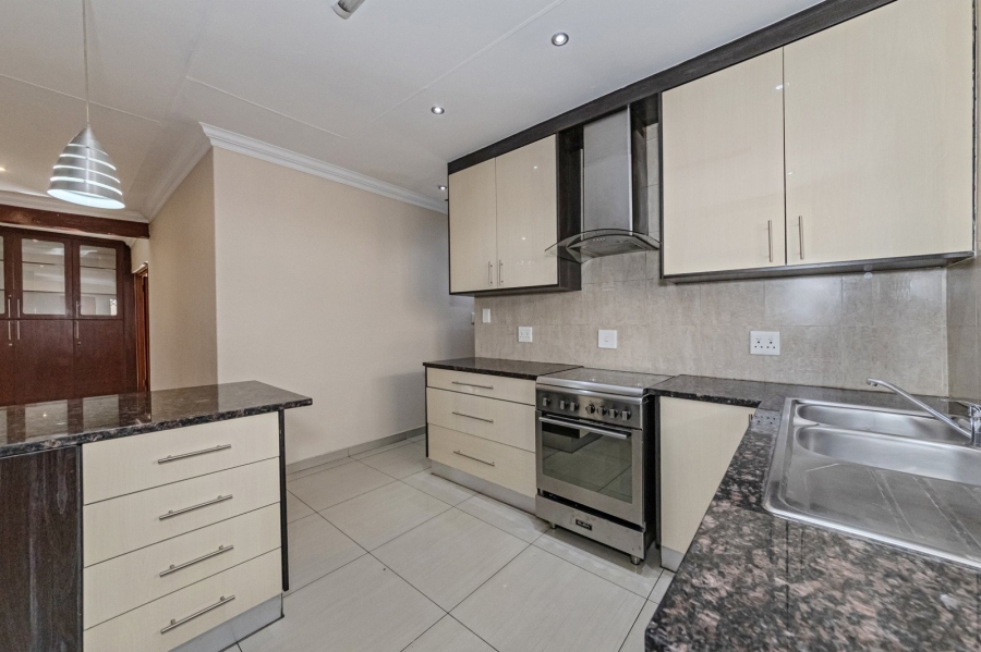 4 Bedroom Property for Sale in Douglasdale Gauteng