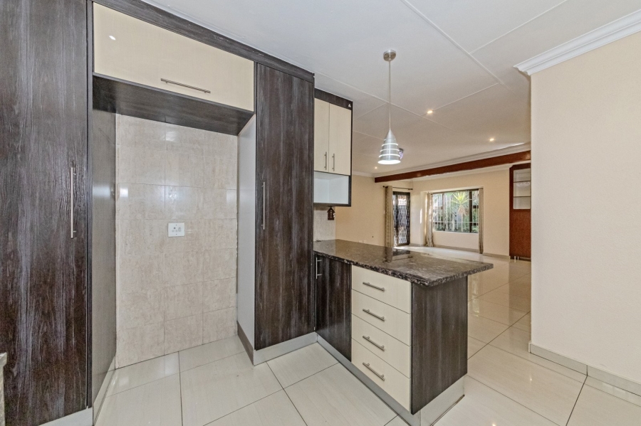 4 Bedroom Property for Sale in Douglasdale Gauteng