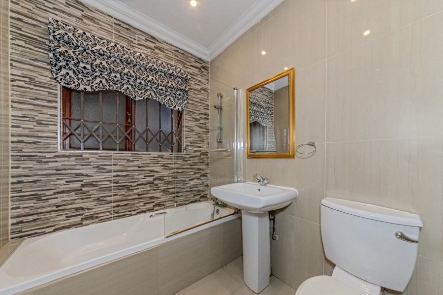4 Bedroom Property for Sale in Douglasdale Gauteng