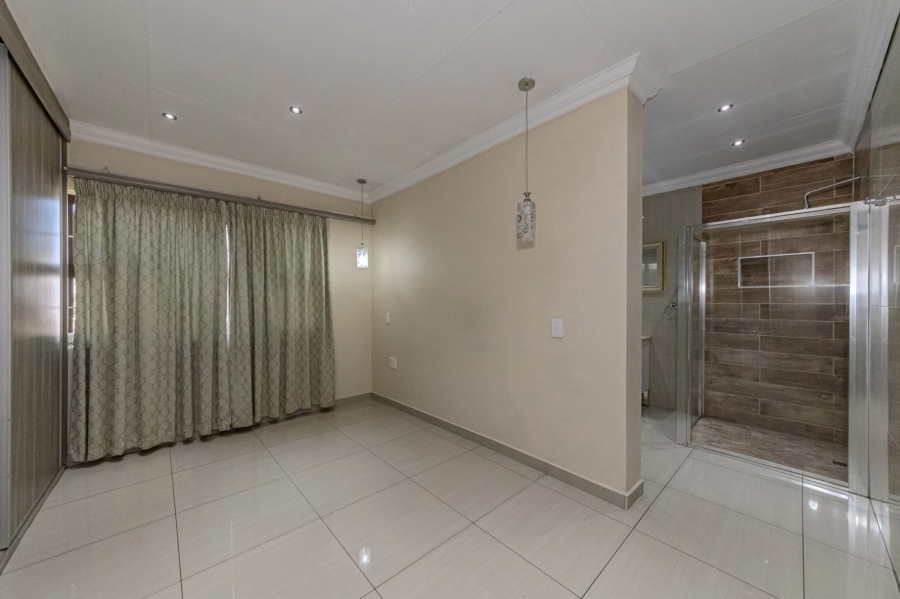 4 Bedroom Property for Sale in Douglasdale Gauteng