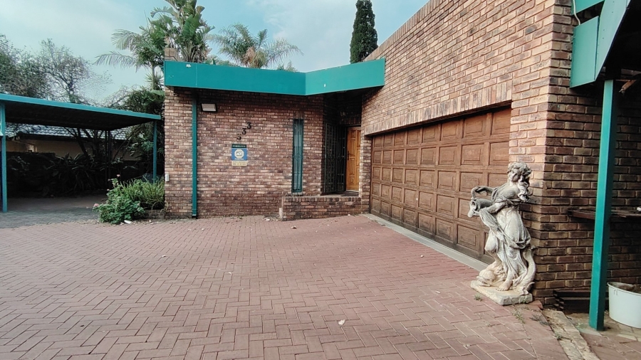 5 Bedroom Property for Sale in Zwartkop Gauteng