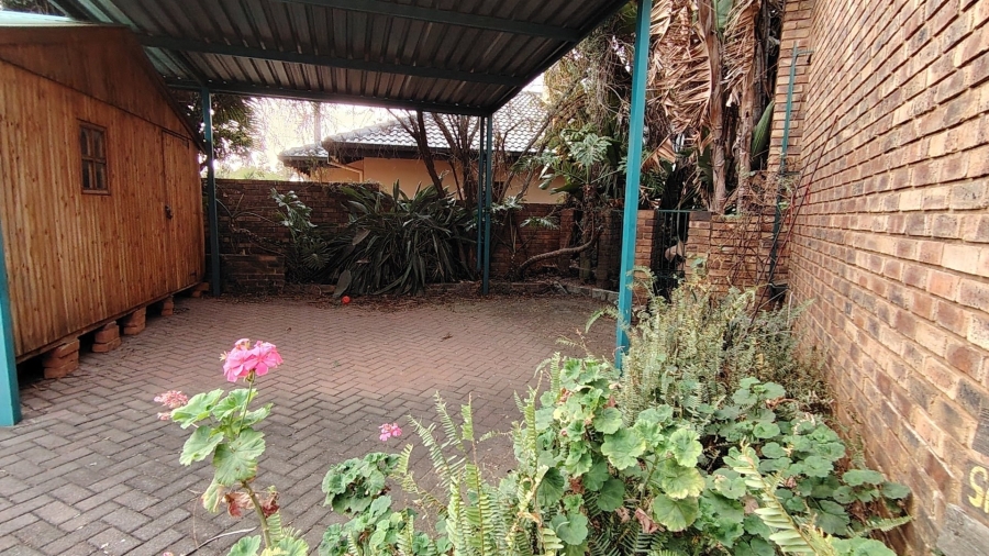 5 Bedroom Property for Sale in Zwartkop Gauteng