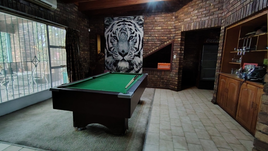 5 Bedroom Property for Sale in Zwartkop Gauteng