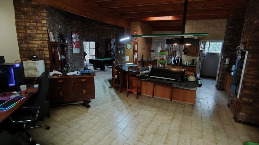 5 Bedroom Property for Sale in Zwartkop Gauteng