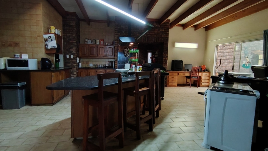 5 Bedroom Property for Sale in Zwartkop Gauteng