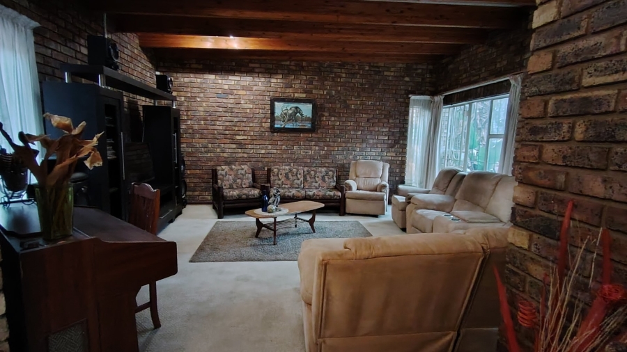 5 Bedroom Property for Sale in Zwartkop Gauteng