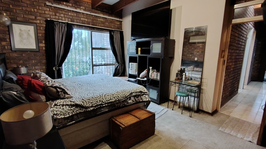 5 Bedroom Property for Sale in Zwartkop Gauteng