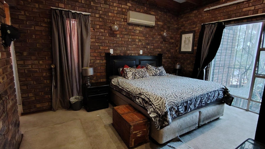 5 Bedroom Property for Sale in Zwartkop Gauteng