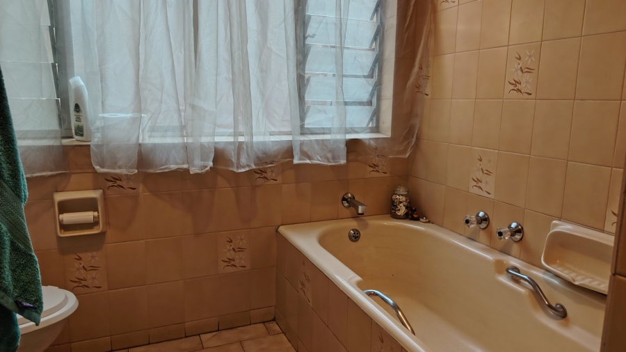 5 Bedroom Property for Sale in Zwartkop Gauteng