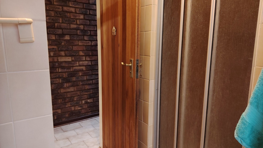5 Bedroom Property for Sale in Zwartkop Gauteng