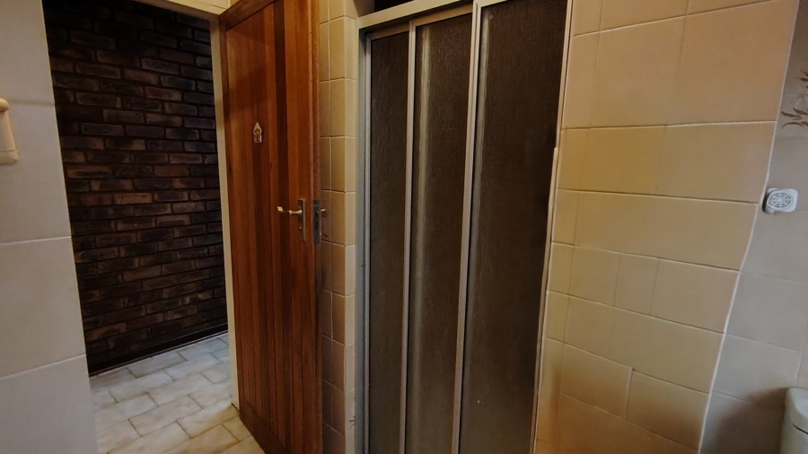 5 Bedroom Property for Sale in Zwartkop Gauteng