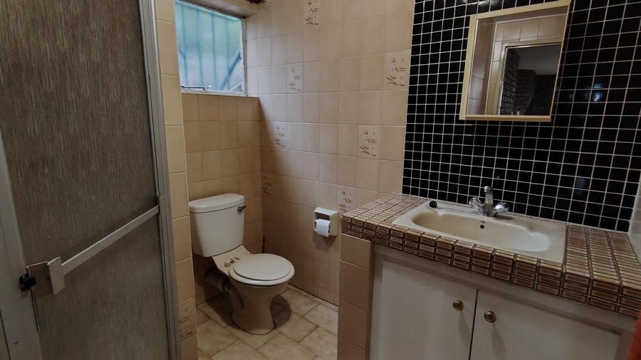 5 Bedroom Property for Sale in Zwartkop Gauteng