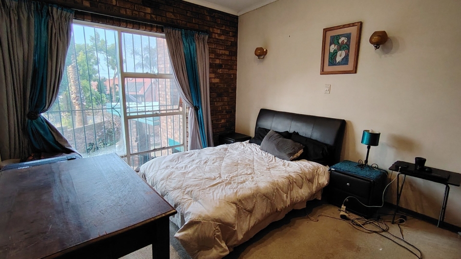 5 Bedroom Property for Sale in Zwartkop Gauteng