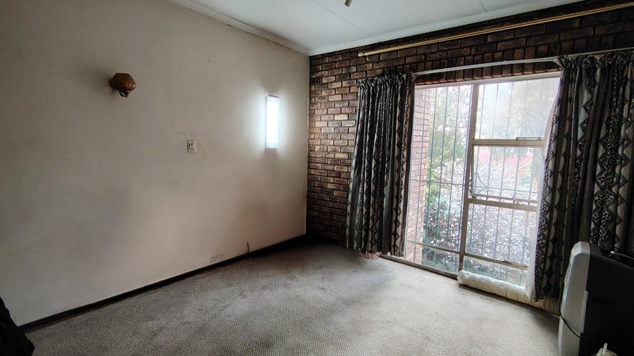 5 Bedroom Property for Sale in Zwartkop Gauteng