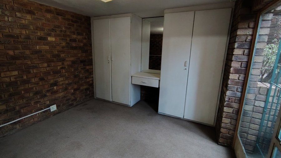5 Bedroom Property for Sale in Zwartkop Gauteng