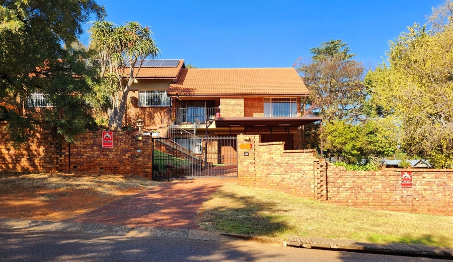 3 Bedroom Property for Sale in Garsfontein Gauteng