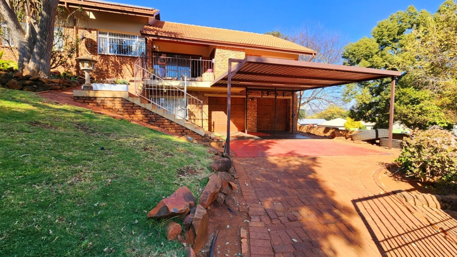 3 Bedroom Property for Sale in Garsfontein Gauteng