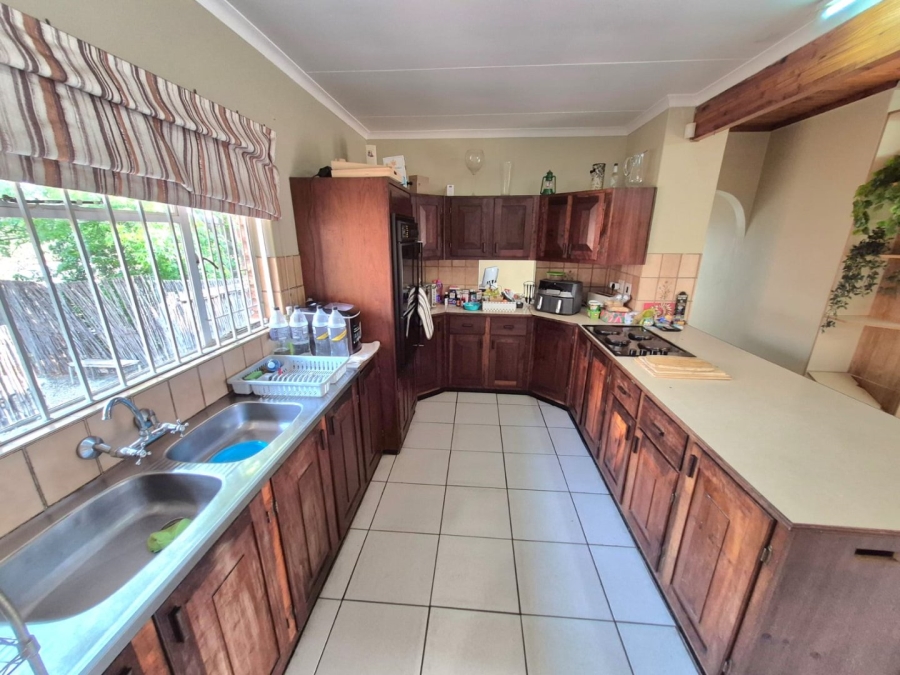 3 Bedroom Property for Sale in Garsfontein Gauteng