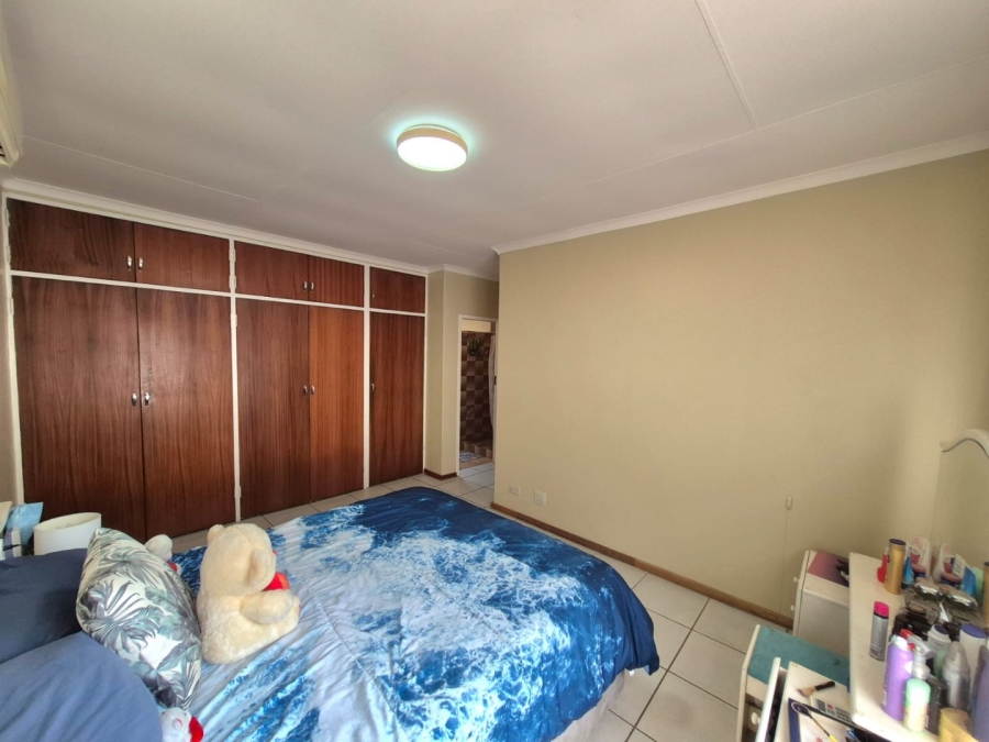 3 Bedroom Property for Sale in Garsfontein Gauteng