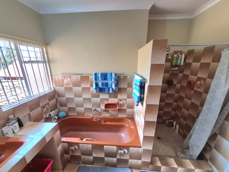 3 Bedroom Property for Sale in Garsfontein Gauteng