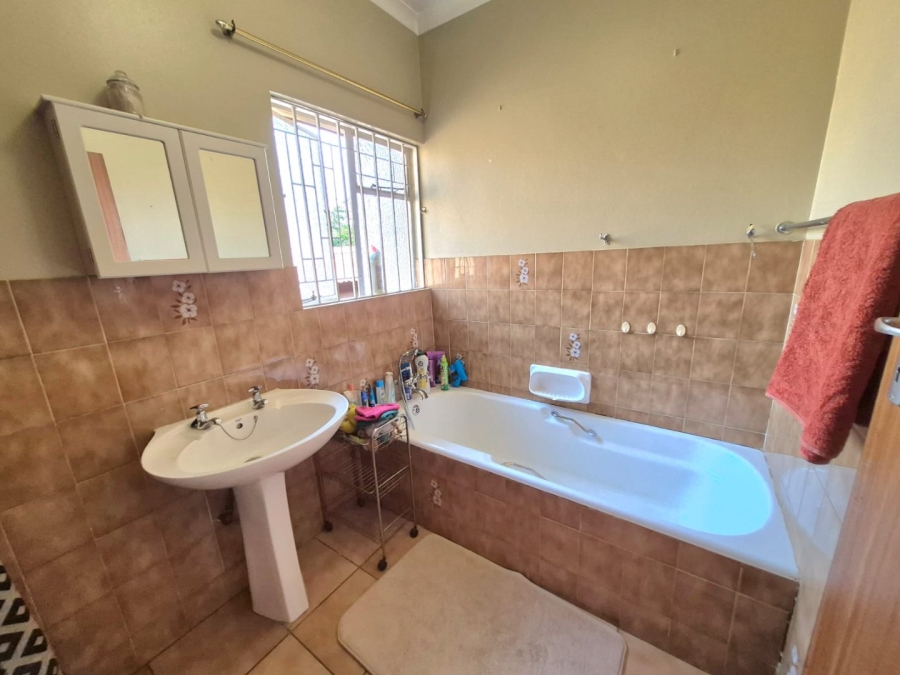 3 Bedroom Property for Sale in Garsfontein Gauteng