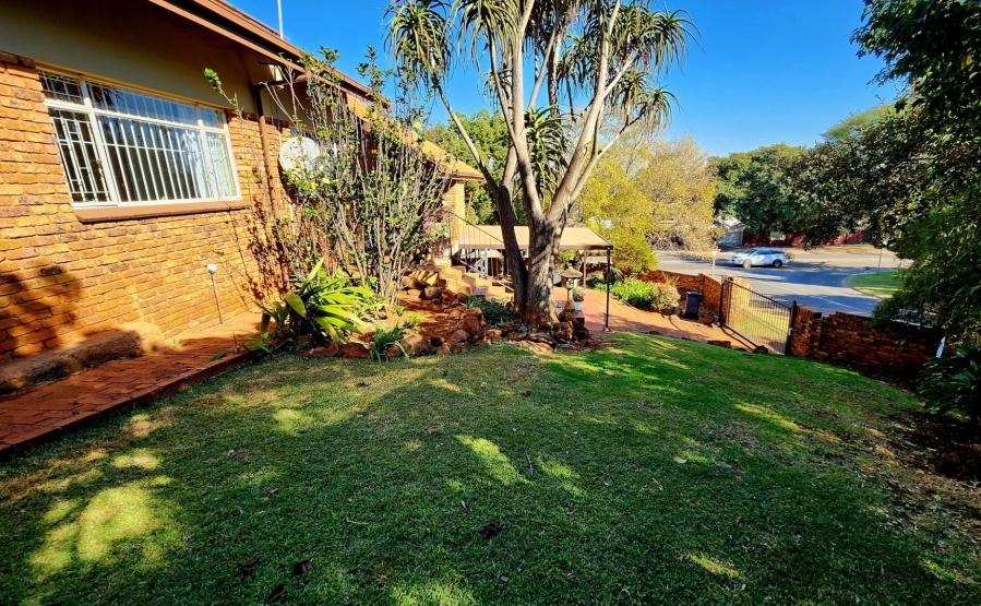 3 Bedroom Property for Sale in Garsfontein Gauteng